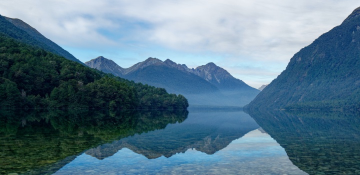 Widok na jezioro w Nowej Zelandii