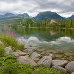 Szczyrbskie Jezioro (Štrbské Pleso) w Tatrach Słowackich